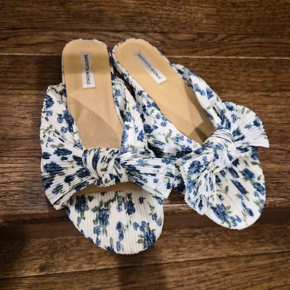Saks Fifth Avenue Pleated Floral Bow Flat Slip On Sandals Size 8